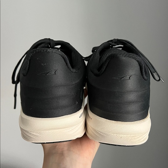 Worn once Altra torin 8 running shoe sneaker black and cream white size 7 wide - Picture 3 of 10